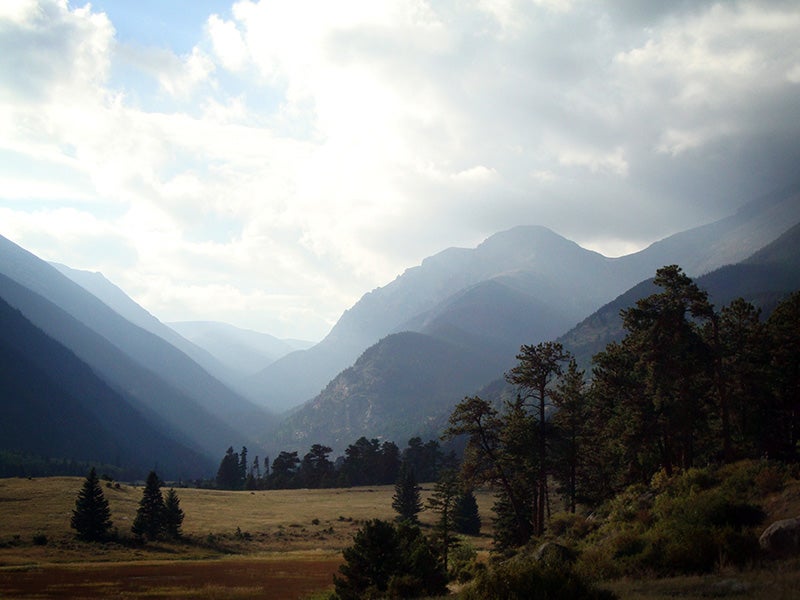 The Gerald Gentleman power station causes visible air pollution at iconic places such as Rocky Mountain National Park in Colorado. (Von Fumetti / CC BY 2.0)